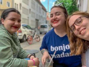 three young women outside a café, The Grumpy Olive bloggers