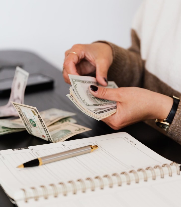 counting money- simple tips to save money