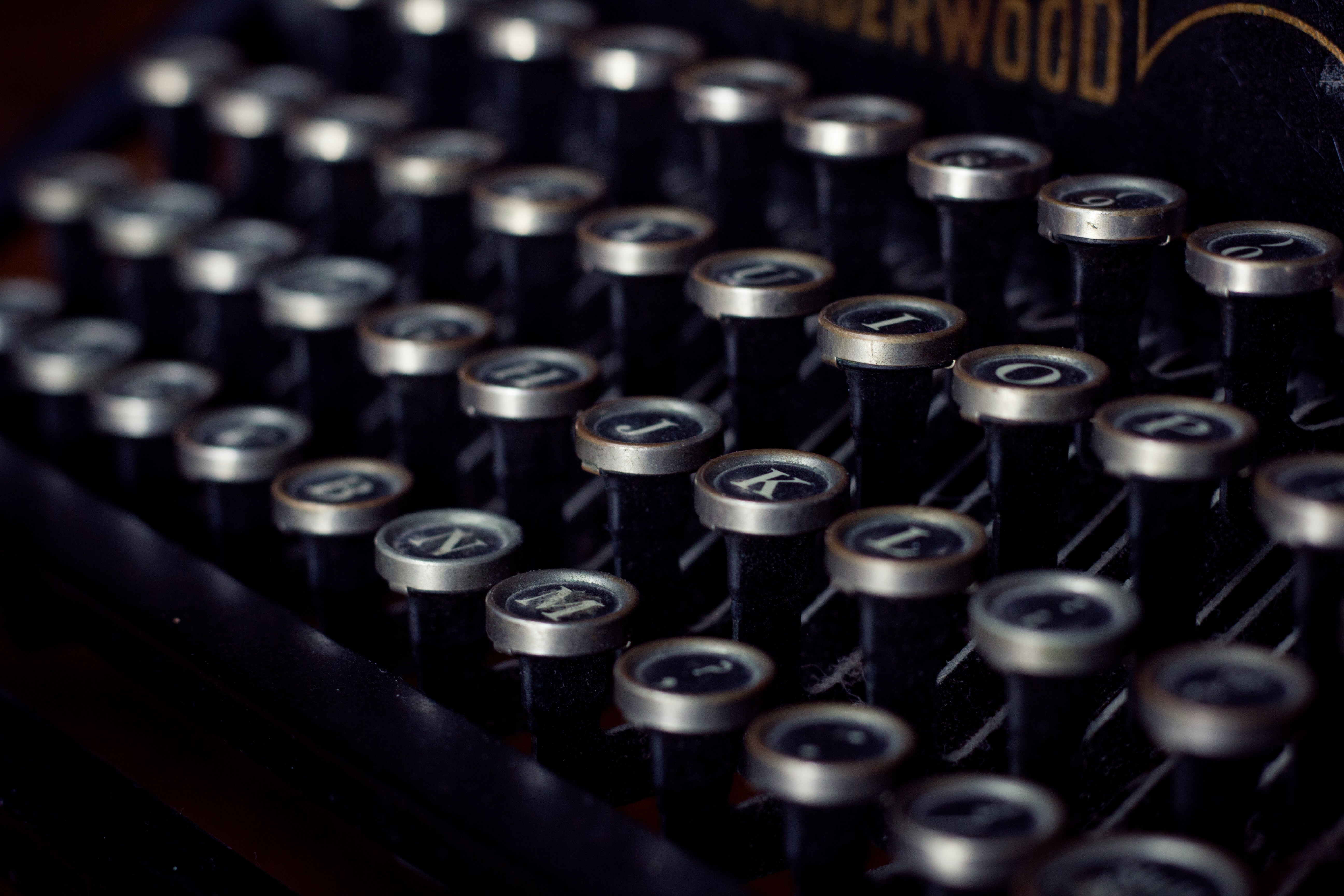 zoomed in typewriter: how to write a good blog post